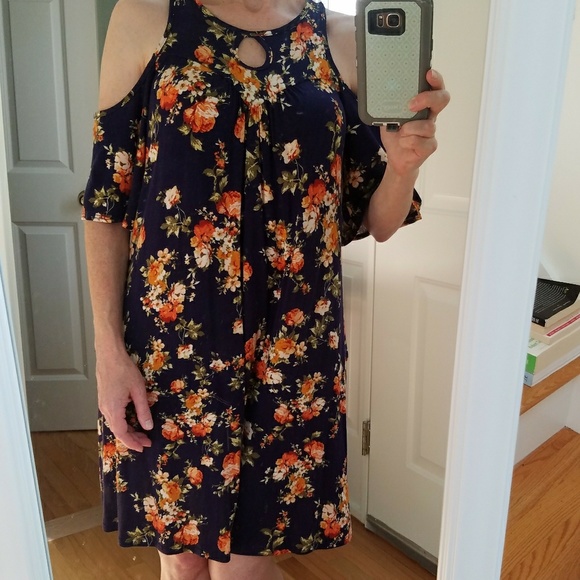 Floral Cold shoulder Dress - Picture 2 of 7